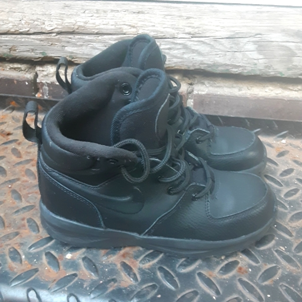 BOYS Nike ACG BOOTS